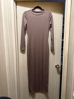 Long Sleeve Ribbed Maxi Dress in Brown